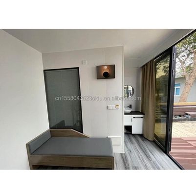 Op maat gemaakte kleur Moderne container Mini vakantie capsule kamer Eén slaapkamer Stalen structuur Hotel Ontworpen met moderne stijl