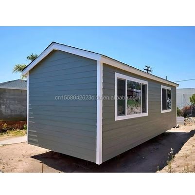 Buiten Prefab Driehoekig Dak Stalen Sandwich Panel Huis Met Gegalvaniseerde Stalen Vierkante Buizen Hoofdstructuur