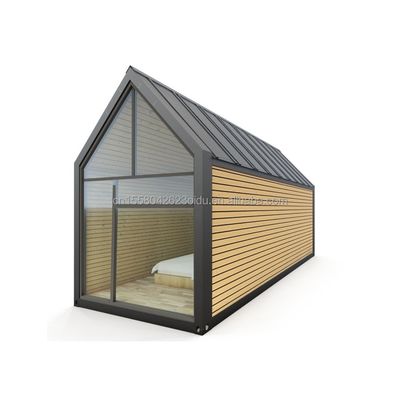 Buitenhotel of woonhuis van aluminiumlegering Driehoekig dak met ramen Prefabriceerd staalcontainerhuis met aangepaste kleur