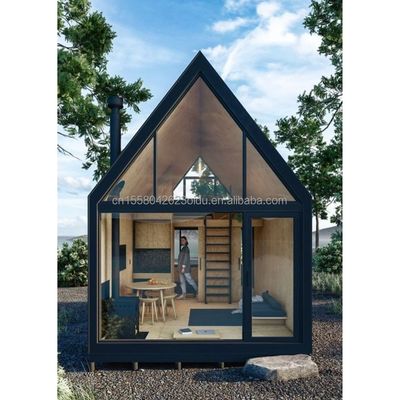 Buitenhotel of woonhuis van aluminiumlegering Driehoekig dak met ramen Prefabriceerd staalcontainerhuis met aangepaste kleur