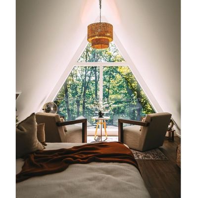 Staalstructuur Driehoekig Houten Huis