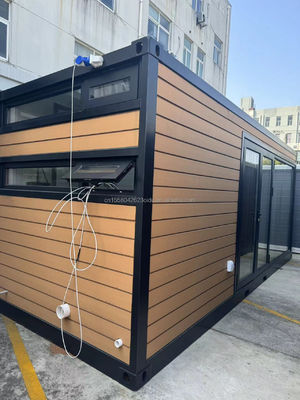 Gepersonaliseerde kleur 40ft Prefabricated Container Houten huis 3 slaapkamer en woonkamer Uitbreidbare stalen ontwerp voor buiten