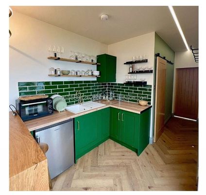 EU 40ft Modern Design Shipping Container House voor winkelcentrum met aluminiumlegeringsvensters en sandwichpaneel