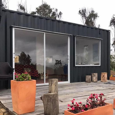 Aluminium alloy ramen en moderne design stijl binnen 20ft Luxe 2 slaapkamers Prefab Container Resort Hotel