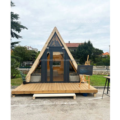 Hotel Resort Prefab Container House met een slaapkamer badkamer keuken en sandwich paneel deur in moderne driehoekige vorm
