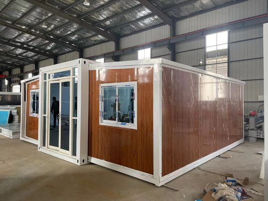 Hoofdstructuur Gegalvaniseerde stalen vierkantbuizen Prefabricated Tiny Container House in aangepaste kleur voor buitenwonen