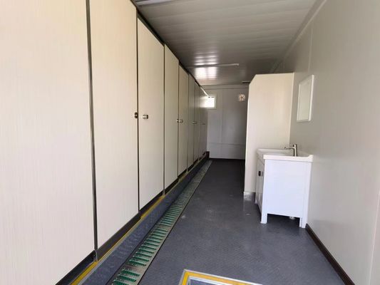 Moderne look Prefab Container Toilet voor winkel of villa Aluminiumlegering Vensters en Mid-Century Modern Design